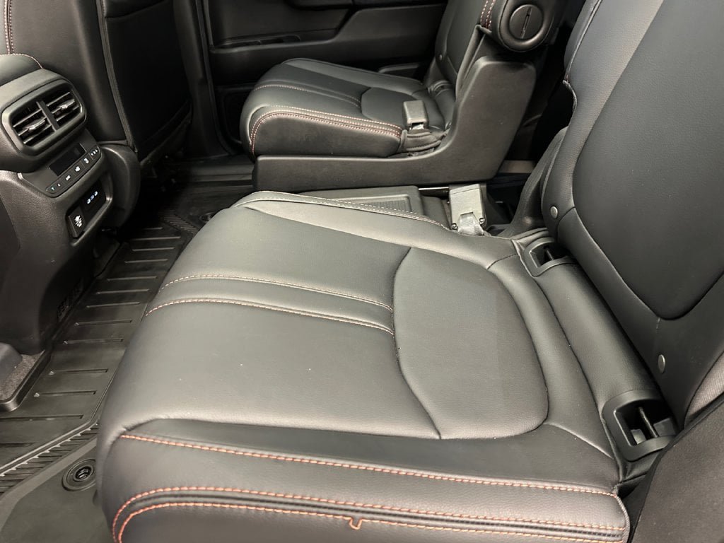 Used 2025 Honda Pilot TrailSport image 16