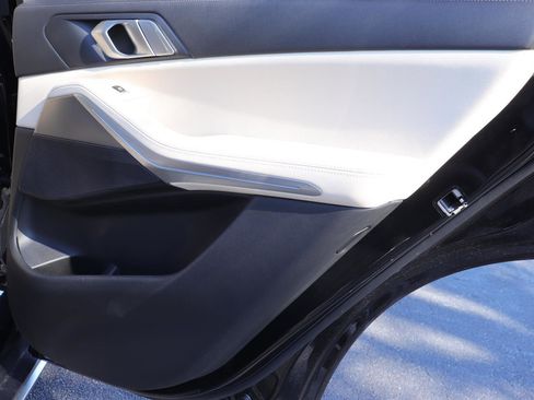 Used 2019 BMW X5 xDrive40i w/ Convenience Package image 18