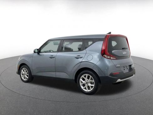 Used 2025 Kia Soul LX w/ LX Technology Package FWD image 6