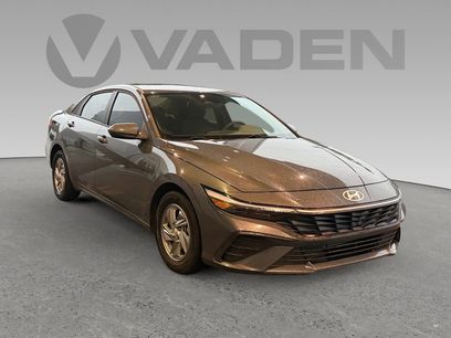 Certified 2025 Hyundai Elantra SE