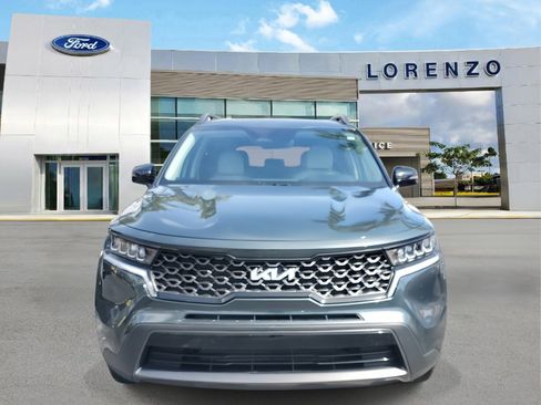 Used 2023 Kia Sorento S image 2
