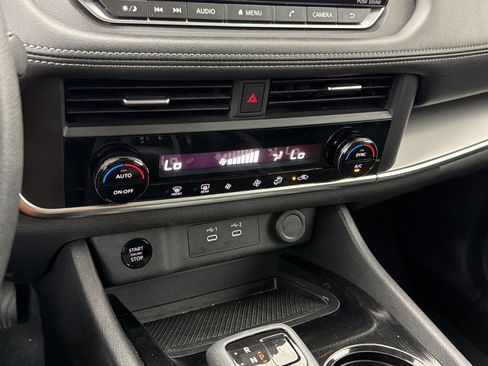 Used 2024 Nissan Rogue SV FWD image 18