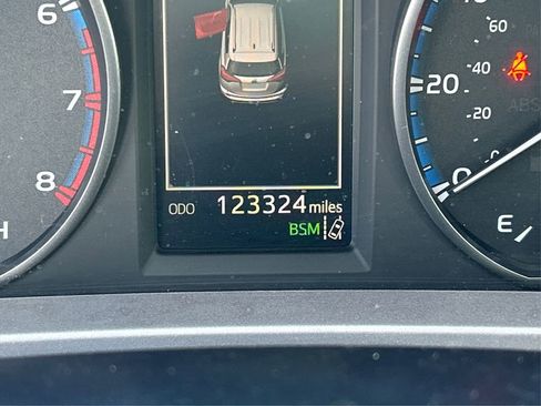 Used 2018 Toyota RAV4 XLE image 38