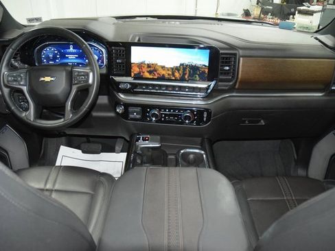 Used 2024 Chevrolet Silverado 1500 High Country w/ Technology Package image 32