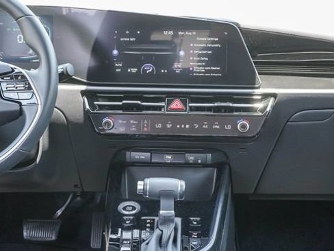 Used 2025 Kia Niro EX FWD image 15