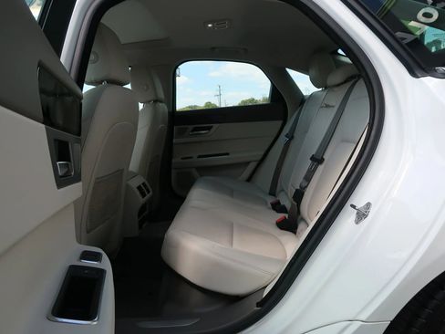 Used 2017 Jaguar XF Prestige image 16