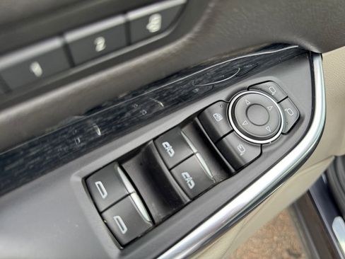 Used 2023 Cadillac XT4 Premium Luxury image 17