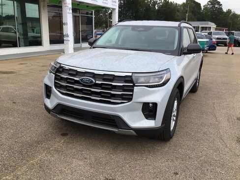 New 2025 Ford Explorer Active w/ Active Comfort Package image 2