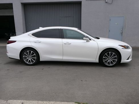 Used 2020 Lexus ES 350 w/ Premium Package FWD image 2