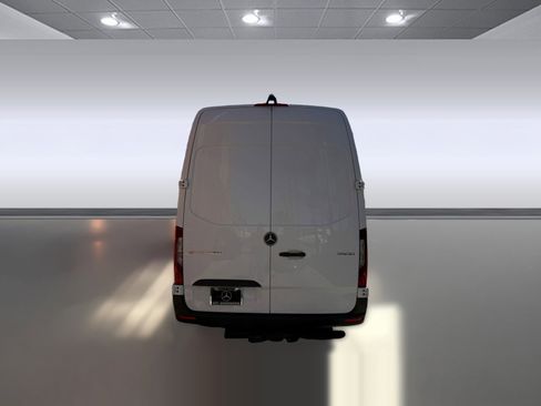 Used 2022 Mercedes-Benz Sprinter 2500 image 8