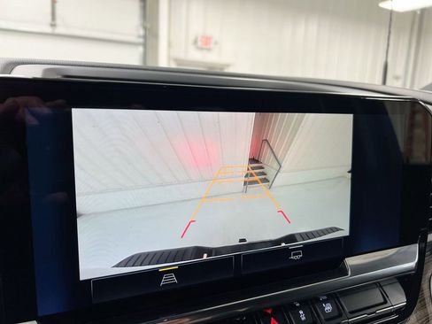 Used 2025 Chevrolet Silverado 2500 LT w/ Convenience Package image 16