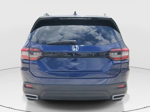 Used 2025 Honda Pilot Sport image 4