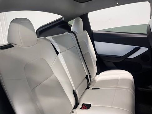 Used 2021 Tesla Model Y Long Range image 13