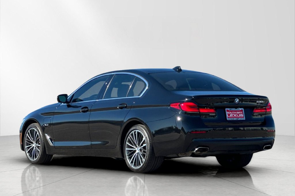 Used 2023 BMW 530e w/ Executive Package RWD image 4