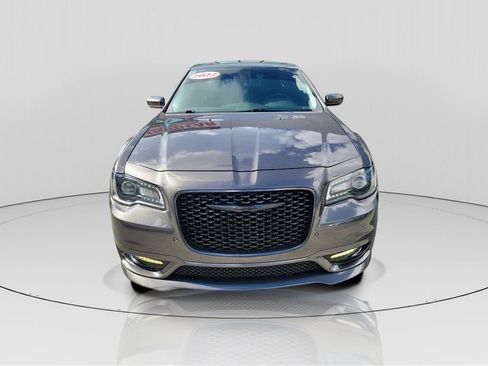 Used 2022 Chrysler 300 Touring L RWD image 2