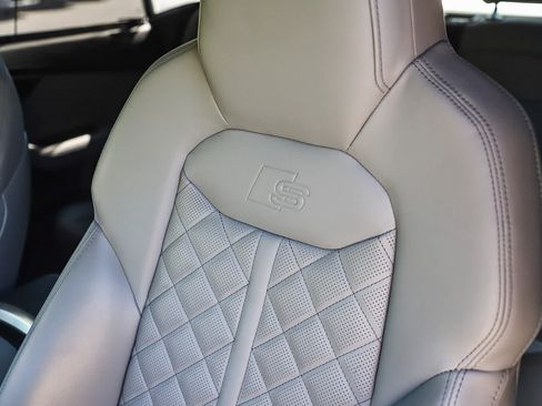 Used 2022 Audi SQ8 Prestige AWD/4WD image 28