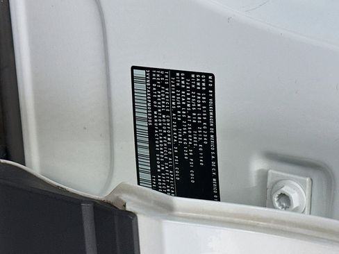 Used 2023 Volkswagen Tiguan SE w/ Panoramic Sunroof Package image 12