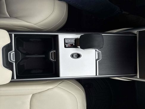 Certified 2024 Land Rover Range Rover Long Wheelbase Autobiography image 35