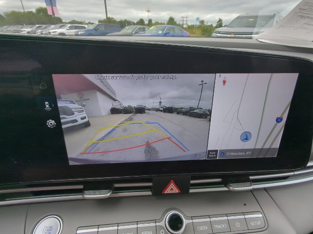 Used 2025 Hyundai Elantra SEL FWD image 18
