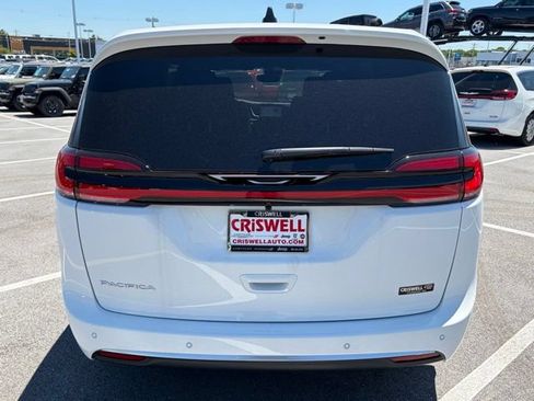 New 2027 Chrysler Pacifica Select FWD image 4