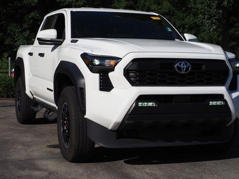 Used 2024 Toyota Tacoma TRD Off-Road AWD/4WD image 6
