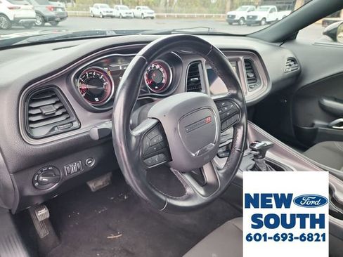 Used 2023 Dodge Challenger SXT image 10