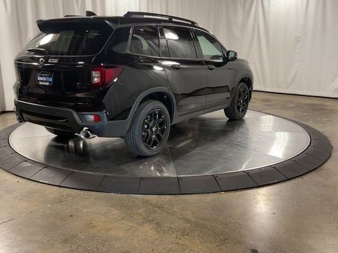 Used 2024 Honda Passport Black Edition image 9