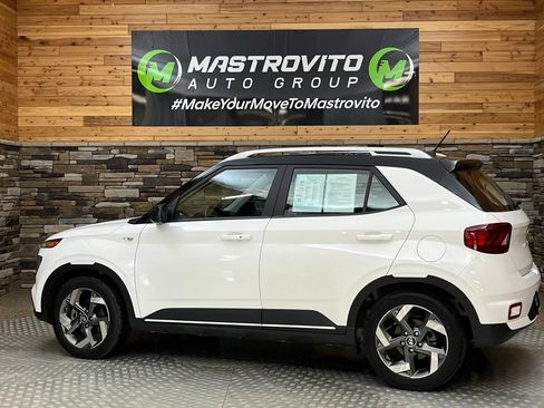 Used 2024 Hyundai Venue Limited FWD image 13