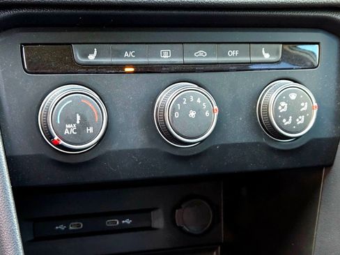 Used 2022 Volkswagen Taos SE image 16