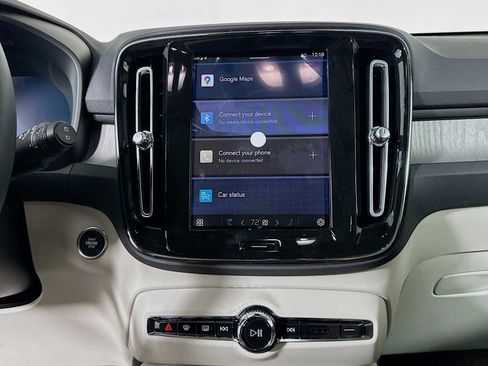 Used 2025 Volvo XC40 B5 Plus w/ Climate Package image 13