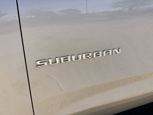 Used 2022 Chevrolet Suburban LT image 30