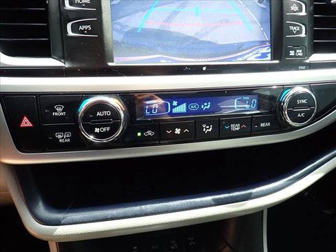 Used 2015 Toyota Highlander XLE AWD/4WD image 21