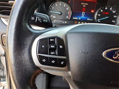 Used 2021 Ford Explorer XLT image 11