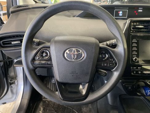 Used 2021 Toyota Prius LE image 14