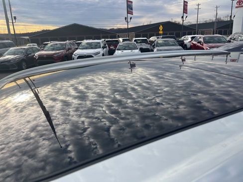 Used 2019 Volvo XC60 T5 Momentum w/ Multimedia Package image 24