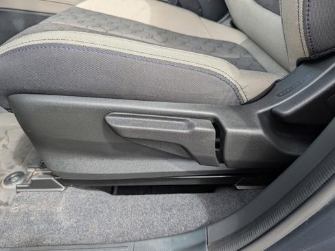 Used 2025 Subaru Forester AWD/4WD image 19