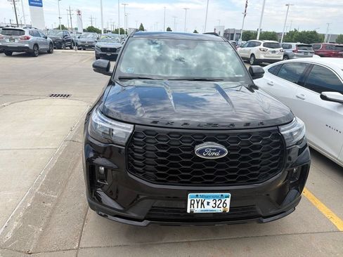 Used 2025 Ford Explorer ST-Line w/ Premium Package AWD/4WD image 2