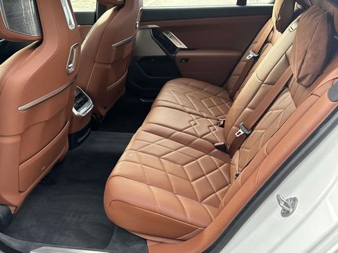 Certified 2025 BMW i7 xDrive60 image 20