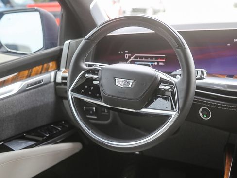 Used 2025 Cadillac Escalade ESV Sport Platinum AWD/4WD image 14