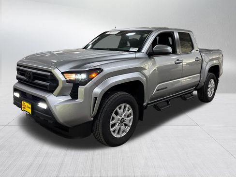 Used 2024 Toyota Tacoma SR5 AWD/4WD image 3