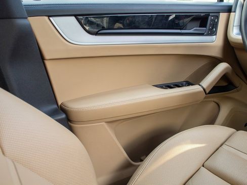 Used 2025 Porsche Cayenne Base w/ Premium Package Plus image 19