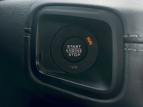 Used 2025 Jeep Wrangler Unlimited Sahara AWD/4WD image 19