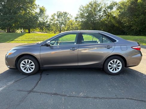Used 2015 Toyota Camry LE FWD image 4