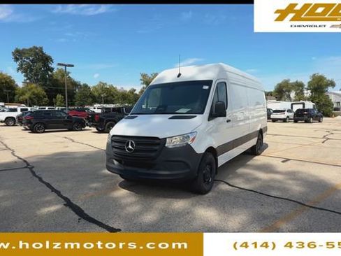 Used 2025 Mercedes-Benz Sprinter 2500 image 4
