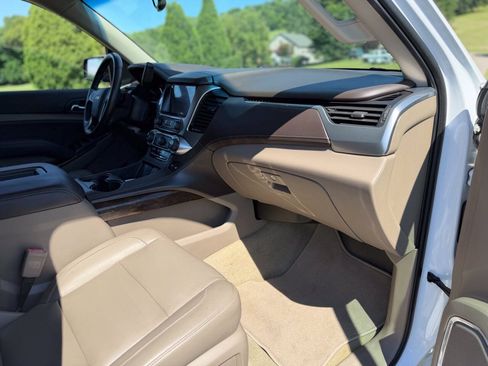 Used 2018 Chevrolet Tahoe LT w/ LT Signature Package RWD image 23