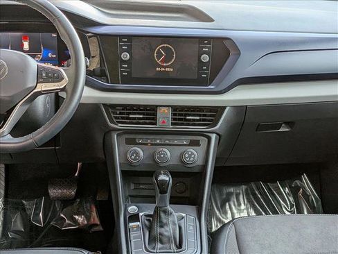 Used 2022 Volkswagen Taos SE image 14