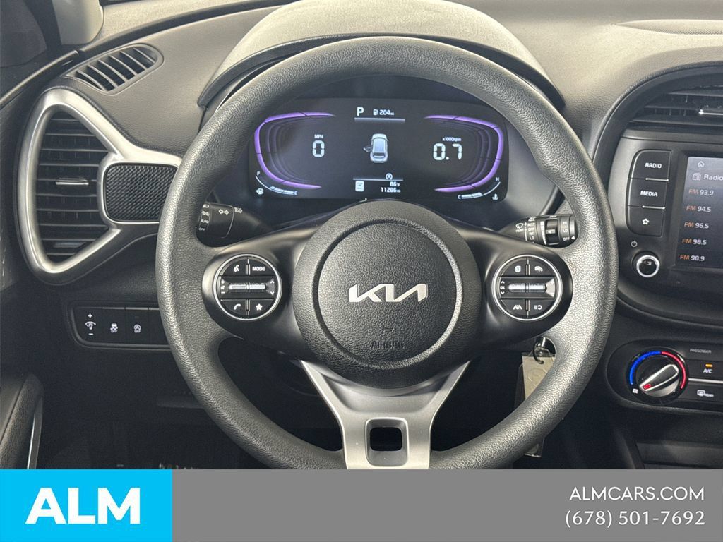 Used 2025 Kia Soul LX w/ LX Technology Package FWD image 26
