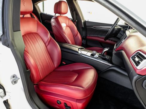 Used 2019 Maserati Ghibli S image 33