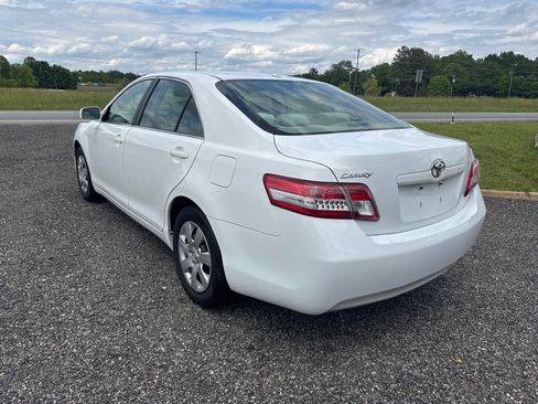 Used 2010 Toyota Camry image 8