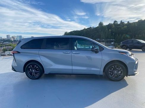 Certified 2025 Toyota Sienna XSE AWD/4WD image 3